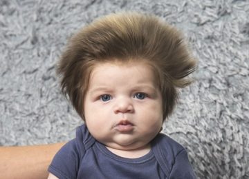 הכירו את ג'וניור, תינוק בן חודשיים עם השיער הכי מדליק שתראו