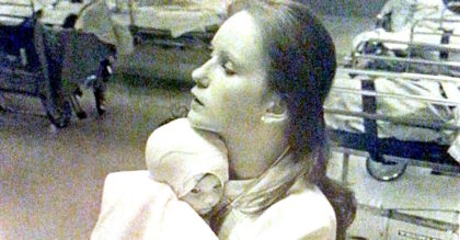 ב 1977 היא הצילה תינוקת עם כוויות – 38 שנים אחר כך היא ראתה תמונה בפייסבוק וקפאה במקום