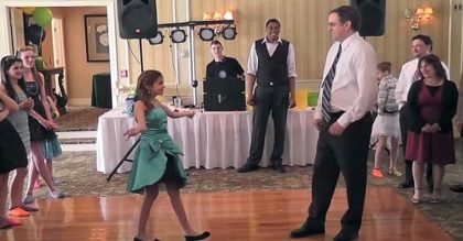 ילדה קטנה ביקשה מאביה לרקוד איתה בבת המצווה שלה. הם היממו את הקהל עם ריקוד מדהים!