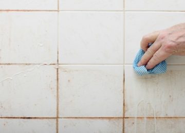 השתמשו בטריק הטבעי והפשוט הזה כדי לנקות את השירותים והמקלחת. יעיל פי 10 ממוצרים מלאי כימיקלים!