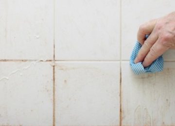 תמיד שנאתי לנקות את המקלחת והשירותים – עד שגיליתי את הטריק הקל והנפלא הזה